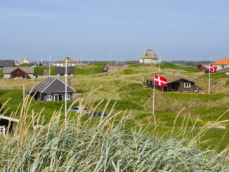 Kleine Ferienhäuser am Strand von Dänemark
