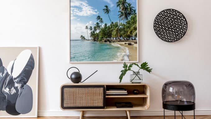 Poster mit tropischer Landschaft im Wohnzimmer