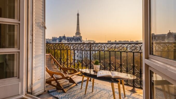 Skyline Paris aus einem Hotelfenster heraus Skyline Paris aus einem Hotelfenster heraus